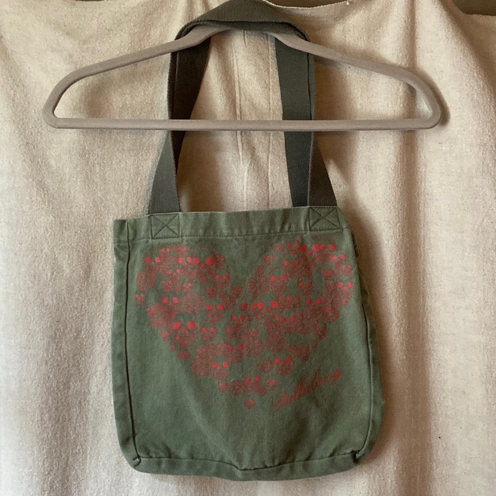 Skull heart tote bag